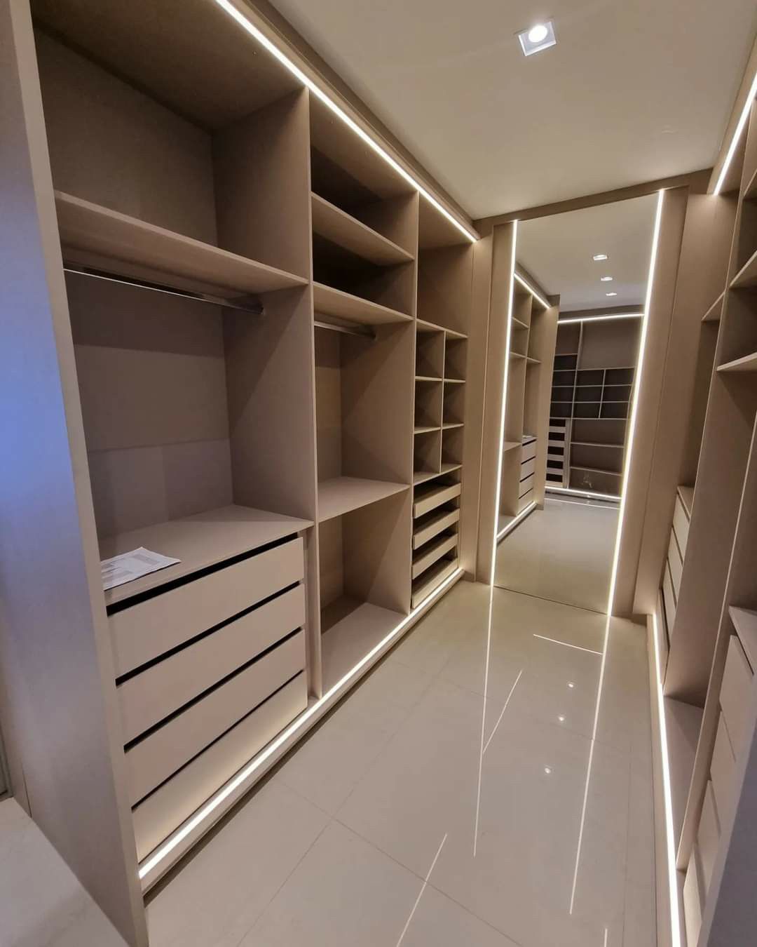 Guarda-roupas e Closets